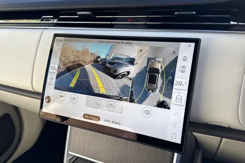 YP73ZHD Land Rover Range Rover 4.4 P615 SV 5dr Thumbnail #13