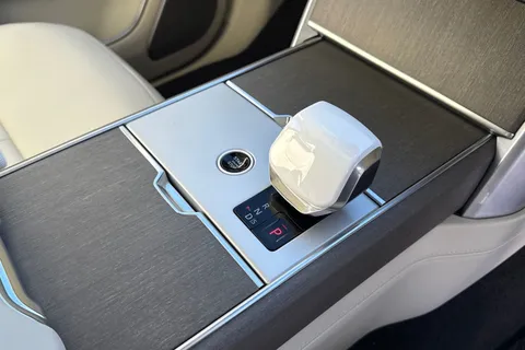 YP73ZHD Land Rover Range Rover 4.4 P615 SV 5dr Thumbnail #14