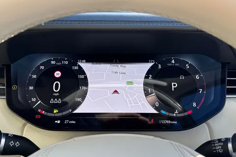 YP73ZHD Land Rover Range Rover 4.4 P615 SV 5dr Thumbnail #17