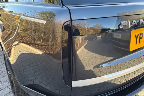 YP73ZHD Land Rover Range Rover 4.4 P615 SV 5dr Thumbnail #20