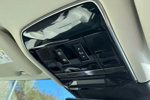 YP73ZHD Land Rover Range Rover 4.4 P615 SV 5dr Thumbnail #24