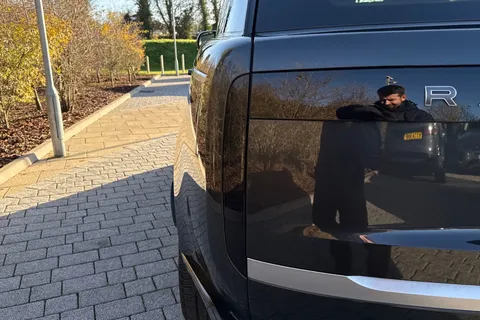 YP73ZHD Land Rover Range Rover 4.4 P615 SV 5dr Thumbnail #27