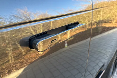 YP73ZHD Land Rover Range Rover 4.4 P615 SV 5dr Thumbnail #32