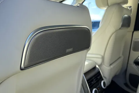 YP73ZHD Land Rover Range Rover 4.4 P615 SV 5dr Thumbnail #33