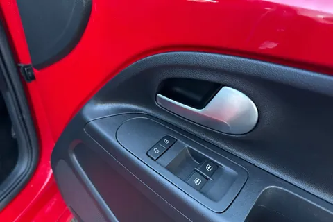 21 of 42 for Volkswagen Up! 1.0 65PS Up 5dr | Maps And More