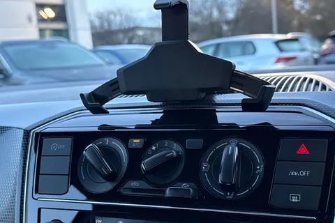 22 of 42 for Volkswagen Up! 1.0 65PS Up 5dr | Maps And More