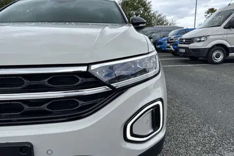  Volkswagen T-Roc 1.5 TSI Style Design Euro 6 (s/s) 5dr Thumbnail #25