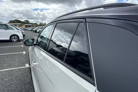  Volkswagen T-Roc 1.5 TSI Style Design Euro 6 (s/s) 5dr Thumbnail #32