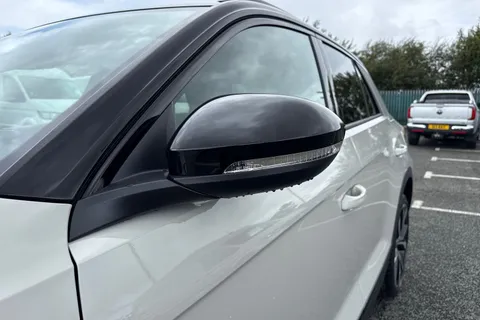  Volkswagen T-Roc 1.5 TSI Style Design Euro 6 (s/s) 5dr Thumbnail #33