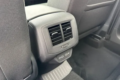  Volkswagen T-Roc 1.5 TSI Style Design Euro 6 (s/s) 5dr Thumbnail #36