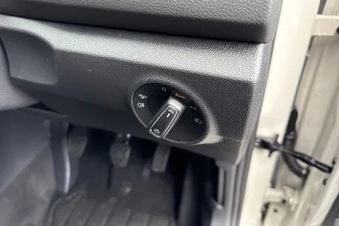  Volkswagen T-Roc 1.5 TSI Style Design Euro 6 (s/s) 5dr Thumbnail #38