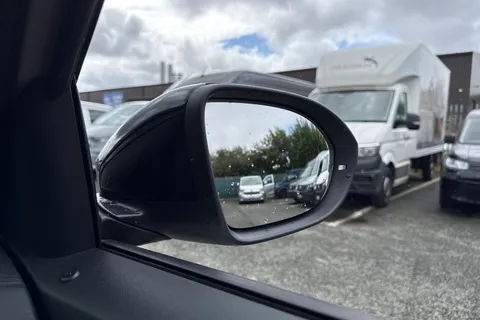  Volkswagen T-Roc 1.5 TSI Style Design Euro 6 (s/s) 5dr Thumbnail #39