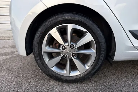 SC15UYX Hyundai I20 1.2 Premium SE Nav Euro 6 5dr Thumbnail #10