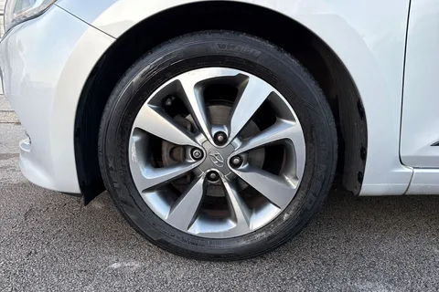 SC15UYX Hyundai I20 1.2 Premium SE Nav Euro 6 5dr Thumbnail #12