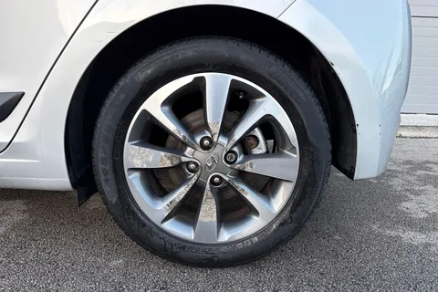 SC15UYX Hyundai I20 1.2 Premium SE Nav Euro 6 5dr Thumbnail #13