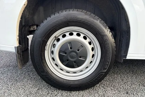 DG25EWU Volkswagen Transporter 2.0 TDI 150 Commerce Plus Van Thumbnail #10