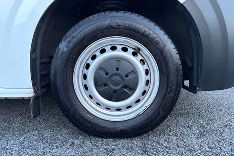 DG25EXT Volkswagen Transporter 2.0 TDI 150 Commerce Plus Van Thumbnail #11