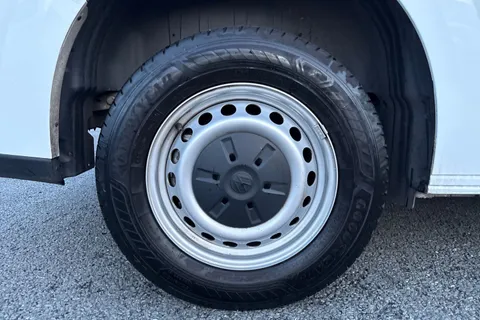 DG25EXT Volkswagen Transporter 2.0 TDI 150 Commerce Plus Van Thumbnail #12