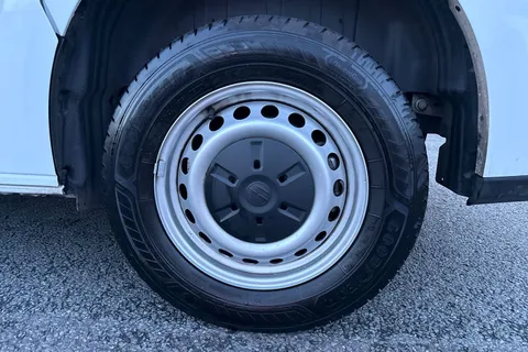 DG25EXT Volkswagen Transporter 2.0 TDI 150 Commerce Plus Van Thumbnail #13