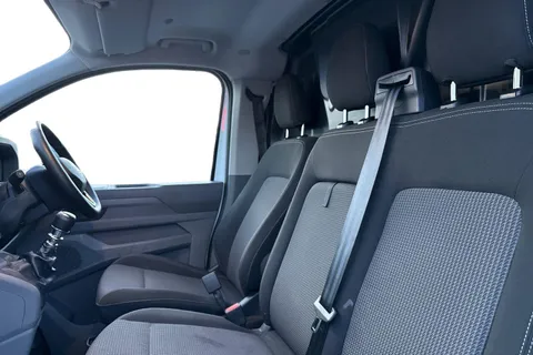 DG25EXT Volkswagen Transporter 2.0 TDI 150 Commerce Plus Van Thumbnail #17