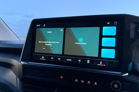 DG25EXT Volkswagen Transporter 2.0 TDI 150 Commerce Plus Van Thumbnail #18