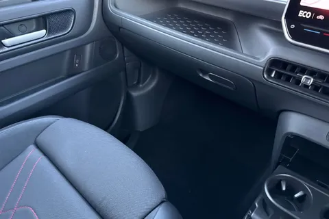 DF75PVK Volkswagen ID. Buzz GTX LWB 7 Seat 340 PS 79 kWh Pro Electric Automatic - Heat Pump Thumbnail #19