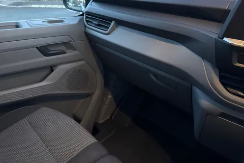 DG25EXT Volkswagen Transporter 2.0 TDI 150 Commerce Plus Van Thumbnail #21