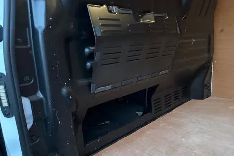 DG25EXT Volkswagen Transporter 2.0 TDI 150 Commerce Plus Van Thumbnail #34