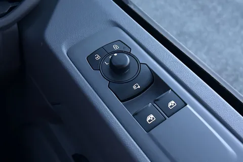 DG25EXT Volkswagen Transporter 2.0 TDI 150 Commerce Plus Van Thumbnail #40