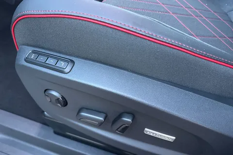 DF75PVK Volkswagen ID. Buzz GTX LWB 7 Seat 340 PS 79 kWh Pro Electric Automatic - Heat Pump Thumbnail #36