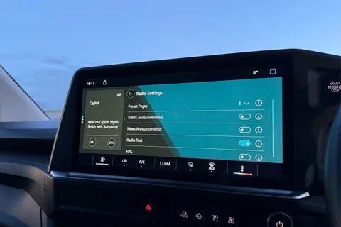 DG25EXT Volkswagen Transporter 2.0 TDI 150 Commerce Plus Van Thumbnail #49