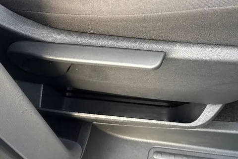 MF74OLR Volkswagen Transporter 2.0 TDI 150 Highline Kombi Van DSG Thumbnail #34