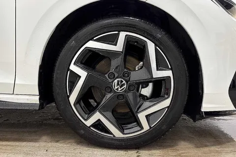 DA25OZM Volkswagen Golf 2.0 TDI 150 R-Line 5dr DSG **WINTER PACK** Thumbnail #5