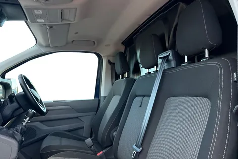 DF25GHZ Volkswagen Transporter 2.0 TDI 110 Commerce Pro Van Thumbnail #16