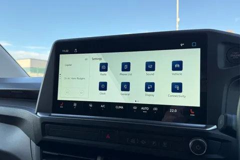 DF25GHZ Volkswagen Transporter 2.0 TDI 110 Commerce Pro Van Thumbnail #47