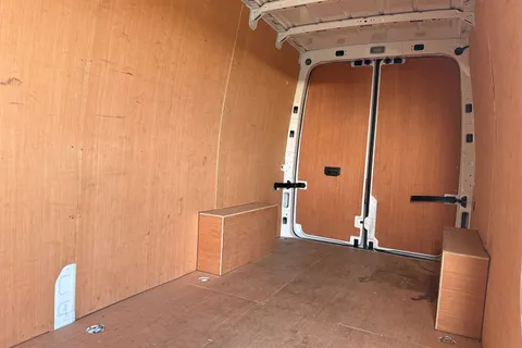 18 of 55 for VOLKSWAGEN CRAFTER 2.0 TDI 140PS Commerce High Roof Van