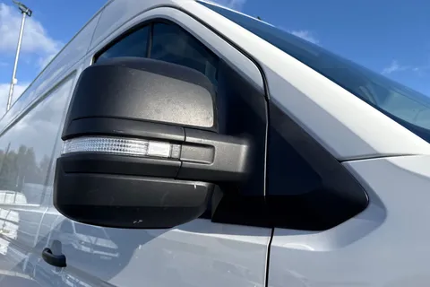 25 of 55 for VOLKSWAGEN CRAFTER 2.0 TDI 140PS Commerce High Roof Van