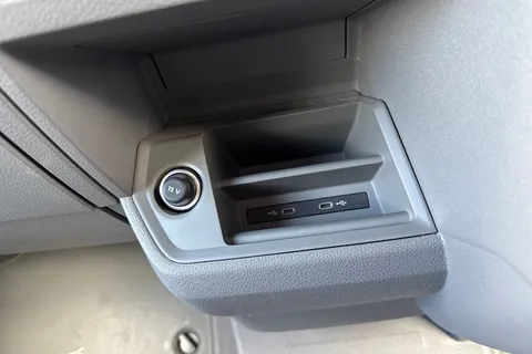 38 of 55 for VOLKSWAGEN CRAFTER 2.0 TDI 140PS Commerce High Roof Van