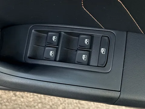 KM25AUO CUPRA Ateca 2.0 TSI VZ3 5dr DSG 4Drive **PANORAMIC SUNROOF** Thumbnail #18