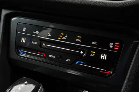 MT24AEE Volkswagen Tiguan Allspace 2.0 TSI R-Line DSG 4Motion Euro 6 (s/s) 5dr Thumbnail #23
