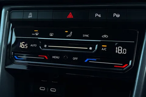 GK74CZF Volkswagen T-Roc 1.5 TSI Style 5dr DSG Thumbnail #23