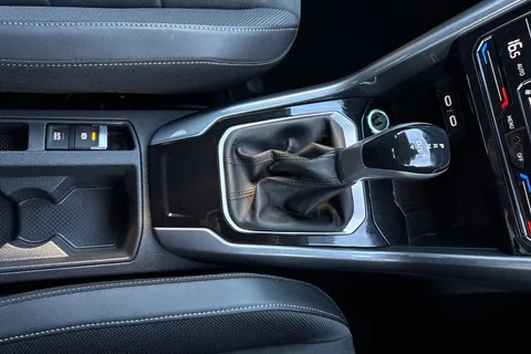 GK74CZF Volkswagen T-Roc 1.5 TSI Style 5dr DSG Thumbnail #24