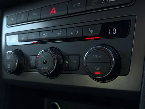 KM25AUO CUPRA Ateca 2.0 TSI VZ3 5dr DSG 4Drive **PANORAMIC SUNROOF** Thumbnail #36