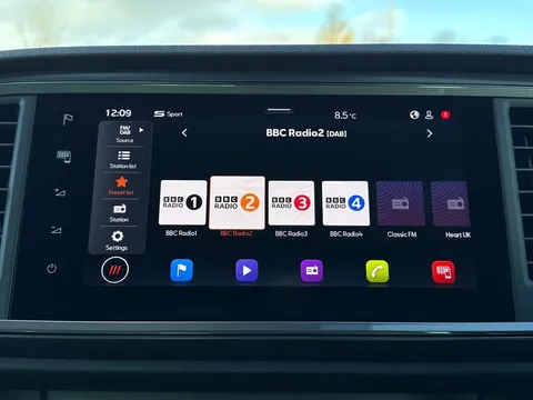 KM25AUO CUPRA Ateca 2.0 TSI VZ3 5dr DSG 4Drive **PANORAMIC SUNROOF** Thumbnail #39