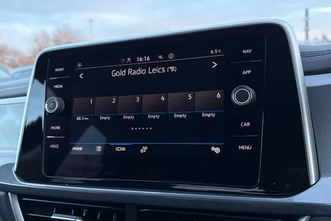 GK74CZF Volkswagen T-Roc 1.5 TSI Style 5dr DSG Thumbnail #41