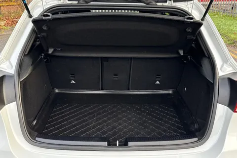 KE22OVK Mercedes-Benz A Class 1.3 A200 AMG Line Edition (Executive) 7G-DCT Euro 6 (s/s) 5dr Thumbnail #7