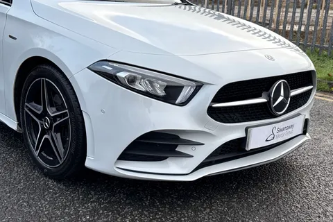 KE22OVK Mercedes-Benz A Class 1.3 A200 AMG Line Edition (Executive) 7G-DCT Euro 6 (s/s) 5dr Thumbnail #9