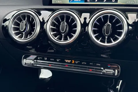 KE22OVK Mercedes-Benz A Class 1.3 A200 AMG Line Edition (Executive) 7G-DCT Euro 6 (s/s) 5dr Thumbnail #22