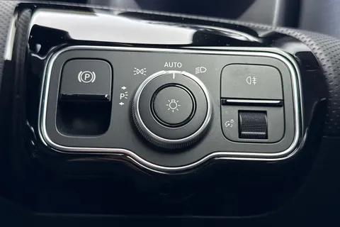 KE22OVK Mercedes-Benz A Class 1.3 A200 AMG Line Edition (Executive) 7G-DCT Euro 6 (s/s) 5dr Thumbnail #36