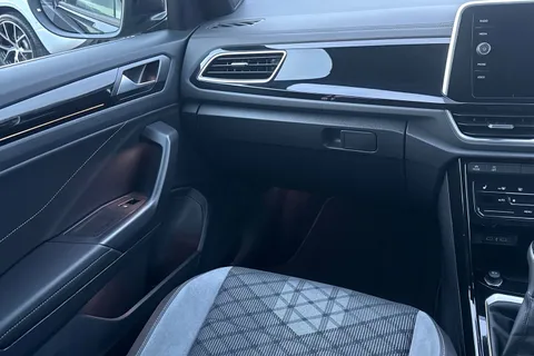 KN25MLY Volkswagen T-Roc 1.5 TSI R-Line 5dr DSG **REAR VIEW CAMERA** Thumbnail #15